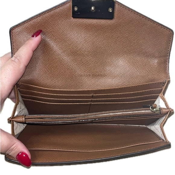 MICHAEL KORS KINSLEY Brown Leather Carryall Gold-Tone Hardware Wallet - Picture 8 of 16